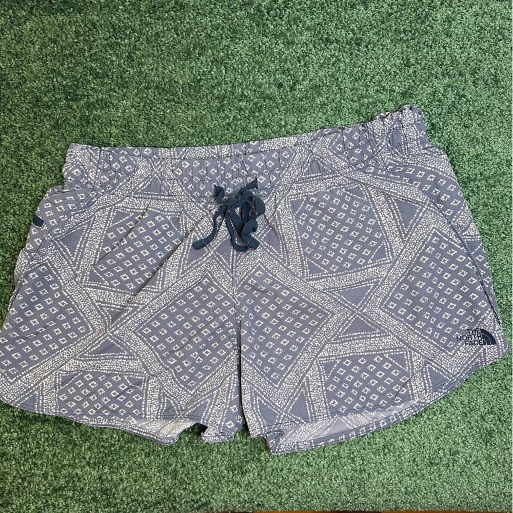 The North Face Women's Class V Shorts in Cool Blue Bandana Print Sz Large